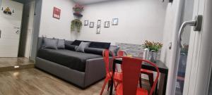 A seating area at City Focus Apartments Napoli