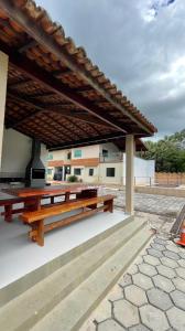 a picnic table under a pavilion on a patio at Lencóis Ville Residence in Barreirinhas