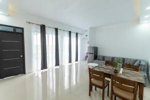 a dining room with a table and chairs at ISLAND RESIDENCE Plaisance - Mauritius - 15718 in Plaine Magnien