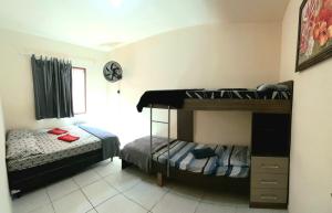 a bedroom with two bunk beds and a bed at Apto Aeroporto Macae in Macaé