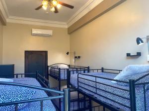 Uma área de estar em Magnolia Inn