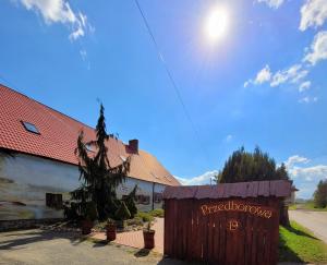 Budova, v ktorej sa farma nachádza