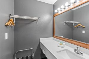 Fotografie z fotogalerie ubytování Basecamp Puyallup a Travelodge by Wyndham v destinaci Puyallup