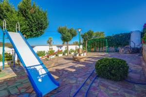 Taman di luar Casa Rural Los Rosales en el Corazon de la Mancha