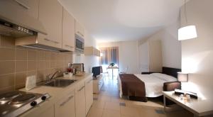 Kuchyňa alebo kuchynka v ubytovaní Lacroma Aparthotel