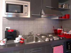 Kuchyňa alebo kuchynka v ubytovaní Lacroma Aparthotel