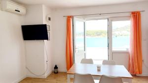 Televízia a/alebo spoločenská miestnosť v ubytovaní Cvita Apartment