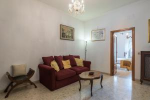 Χώρος καθιστικού στο Warm apt in ancient building in Vatican-P S Pietro