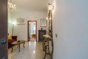 Φωτογραφία από το άλμπουμ του Warm apt in ancient building in Vatican-P S Pietro στη Ρώμη