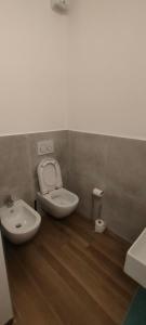 a bathroom with a toilet and a sink at Agriturismo Ca' du Nibile di Bove Gabriele in Carbuta