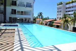 Swimmingpoolen hos eller tæt på Steps from the Beach Condo Life Bucerias Golden Zone