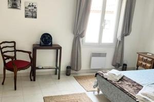 Łóżko lub łóżka w pokoju w obiekcie Le clos Roby maison avec piscine proche du centre historique
