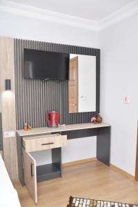 TV a/nebo společenská místnost v ubytování Hotel Arinna