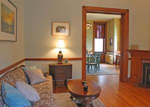 Posezení v ubytování William Henry Miller Inn