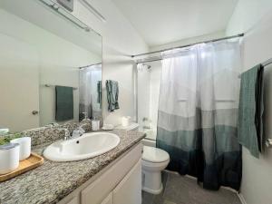 a bathroom with a sink and a toilet and a shower at Hollywood Green Habitat in Los Angeles
