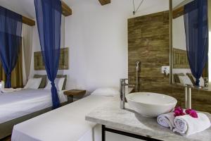 Phòng tắm tại Lindos View Hotel
