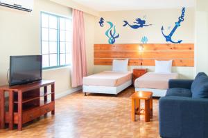 TV a/nebo společenská místnost v ubytování Garden Villa Hotel