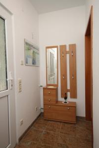 een badkamer met een houten dressoir en een spiegel bij Apartments with parking space Porec - 6984 in Poreč +19 foto's