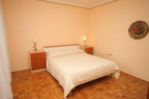 Posteľ alebo postele v izbe v ubytovaní Apartments with a parking space Umag - 7060