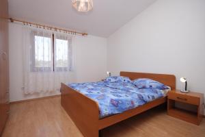 Posteľ alebo postele v izbe v ubytovaní Apartments with a parking space Umag - 7073