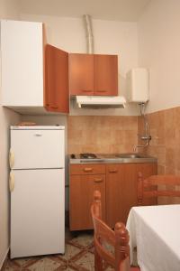 Kuchyňa alebo kuchynka v ubytovaní Apartments with parking space Porec - 7024