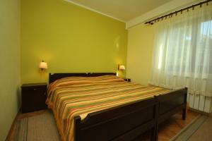 Posteľ alebo postele v izbe v ubytovaní Apartments by the sea Umag - 7029