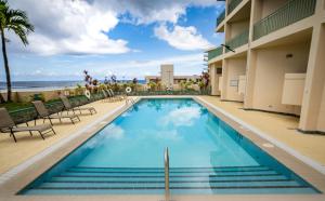Bazén v ubytování Holiday Resort & Spa Guam nebo v jeho okolí