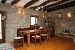 Fotografie z fotogalerie ubytování Family friendly house with a swimming pool Rim, Central Istria - Sredisnja Istra - 7070 v destinaci Roč