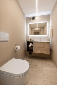 A bathroom at Ca' delle Contesse - Villa on lagoon with private dock and spectacular view
