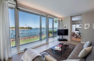 A television and/or entertainment centre at Ca' delle Contesse - Villa on lagoon with private dock and spectacular view