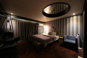 Tempat tidur dalam kamar di Hotel Frenchcode