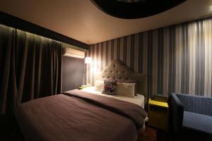 Tempat tidur dalam kamar di Hotel Frenchcode