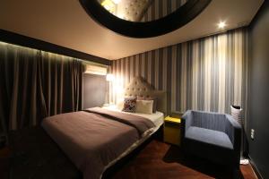 Tempat tidur dalam kamar di Hotel Frenchcode