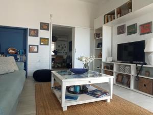 a living room with a white coffee table at Παραθαλάσσιο Σπίτι θαλάσσια Αυρα in Nafplio