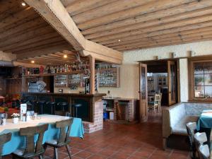 The lounge or bar area at Sportpension Ramlhof