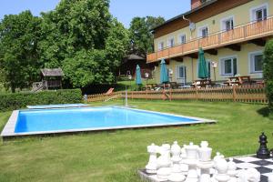 The swimming pool at or close to Sportpension Ramlhof