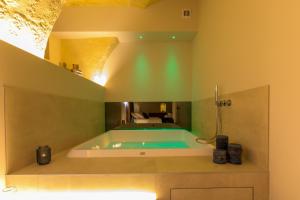 Koupelna v ubytování Iris Luxury Suite
