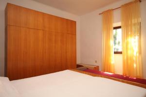 Postel nebo postele na pokoji v ubytování Apartment Basanija 7149c