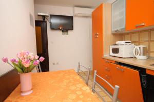 Kuchyň nebo kuchyňský kout v ubytování Apartments with a parking space Novigrad - 7108
