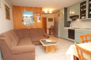 Kuchyň nebo kuchyňský kout v ubytování Apartments with a parking space Novigrad - 7108