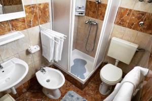 Kúpeľňa v ubytovaní Apartments with parking spaces Valbandon, Fazana - 7200 + 20 fotografií