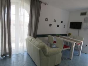 Fotografie z fotogalerie ubytování Apartments with a parking space Vrsar, Porec - 7129 v destinaci Vrsar
