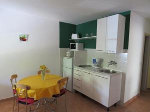 Fotografie z fotogalerie ubytování Apartments with a parking space Vrsar, Porec - 7129 v destinaci Vrsar
