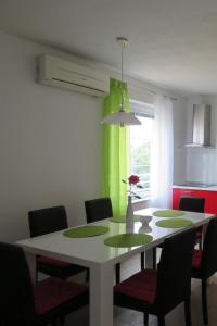 Fotografie z fotogalerie ubytování Apartments with a parking space Vrsar, Porec - 7129 v destinaci Vrsar
