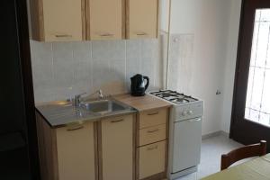 Kuchyň nebo kuchyňský kout v ubytování Apartments with a parking space Pula - 6985