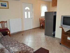 Μια τηλεόραση ή/και κέντρο ψυχαγωγίας στο Apartments with a parking space Sumber, Central Istria - Sredisnja Istra - 7175