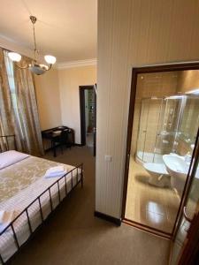 Postel nebo postele na pokoji v ubytování Dzveli Ubani