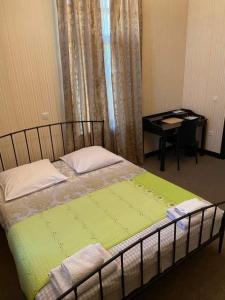 Postel nebo postele na pokoji v ubytování Dzveli Ubani
