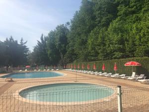 Bazén v ubytování Camping Les Lupins nebo v jeho okolí + 24 fotografií