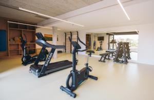 Fitness centrum a/nebo fitness zařízení v ubytování Hotel Mas La Boella
